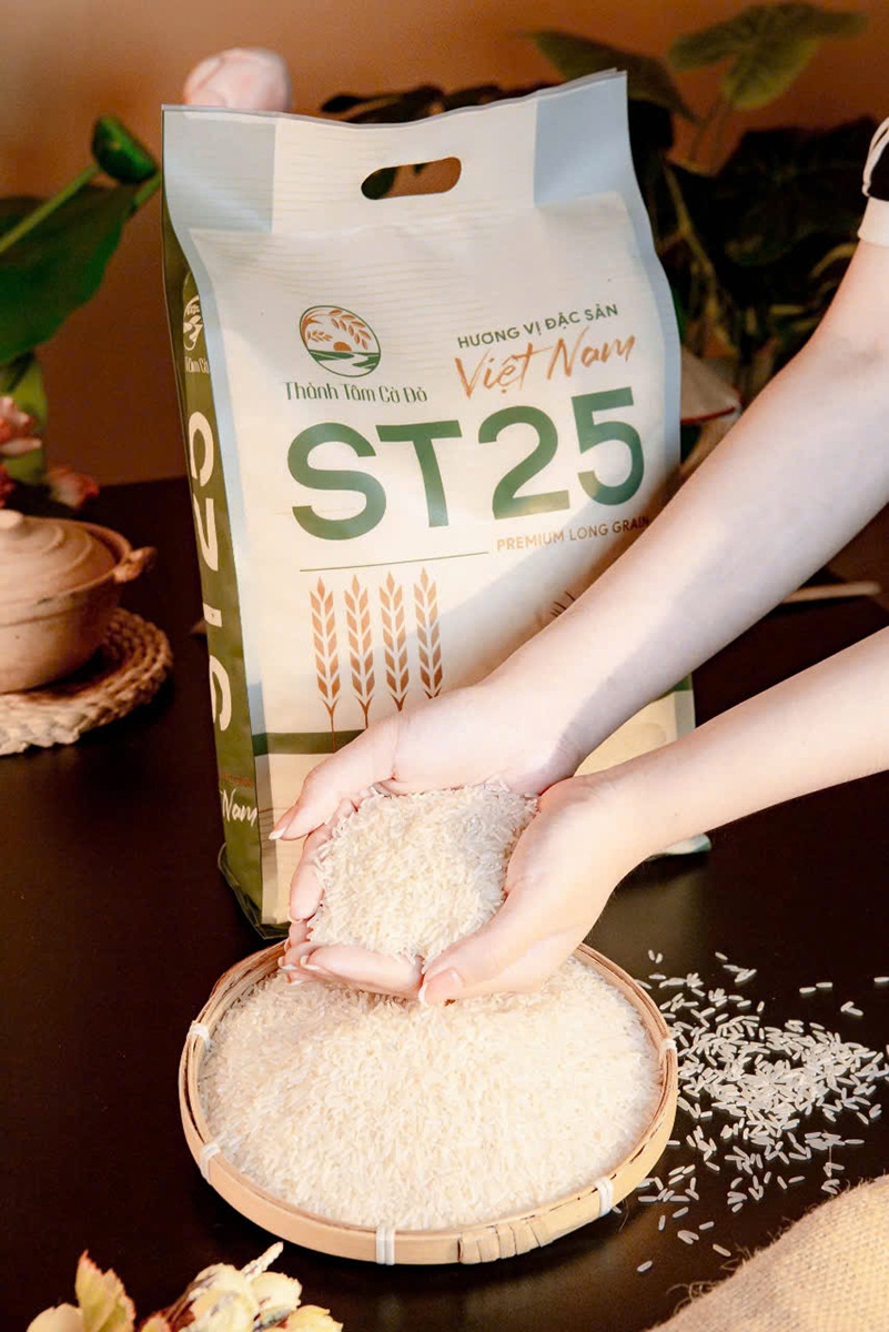 Quy trình sản xuất gạo ST25 Thành Tâm Cờ Đỏ hiện đại và bền vững